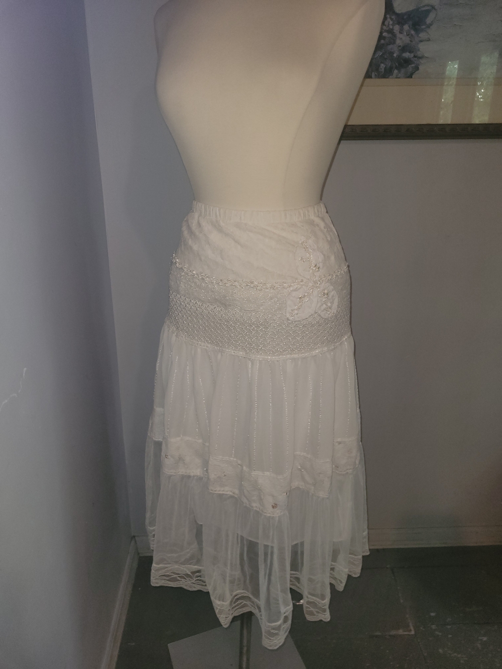 Spicy White Tiered Embroidered Midi Skirt Size S